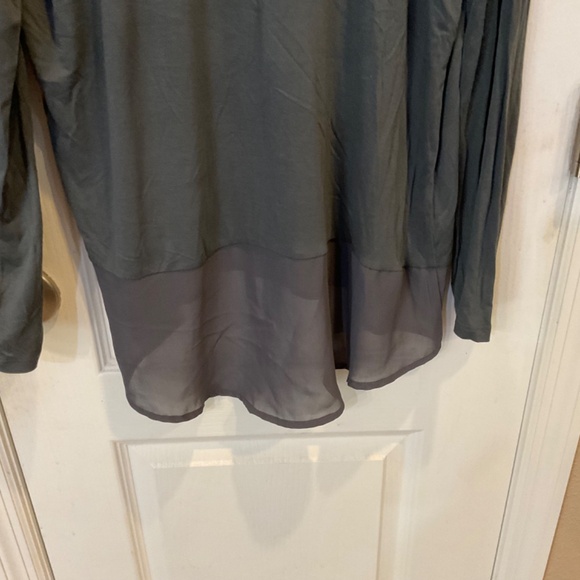 Fifth Sun Dark Gray Printed Glitter Long Sleeve Tunic Top - XL - Excellent - Picture 4 of 4